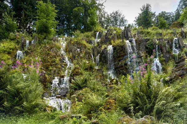 Steinhoefer vattenfall är en del av vattenkaskader i Berg park. Ge — Stockfoto