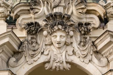 Dekorasyon taç kapısı heykel. Zwinger Dresden, Almanya. Seyahat fotoğraf