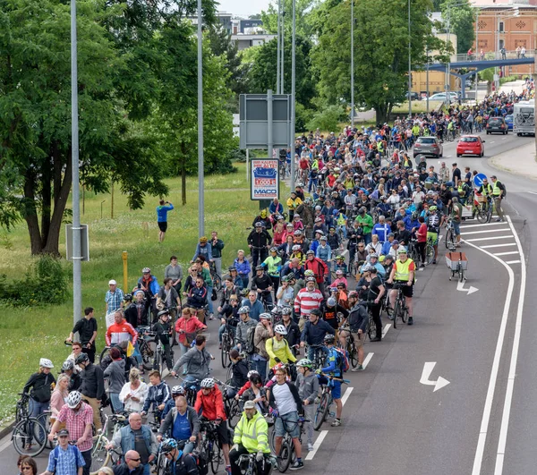Magdeburg, Almanya bicyclists geçit 17.06.2017 dilerim. Başlangıç bekliyor