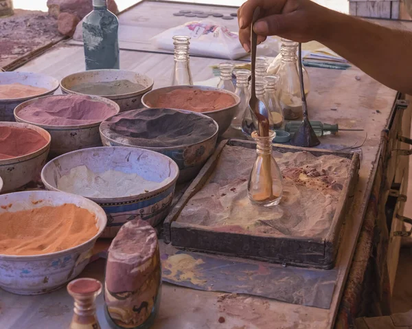 Göra Souvenirer Färgad Sand Petra Jordanien Resor Genre Fotografi — Stockfoto