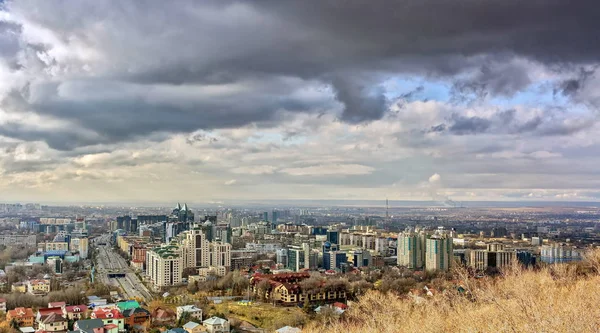 Облака Над Городом Алматы Вид Горы Коктюбе — стоковое фото