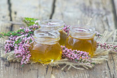 Çiçekli bitkisel bal