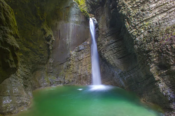 Kozjak waterfall (Slap Kozjak) in Kobarid, Julian Alps in Sloven — 스톡 사진