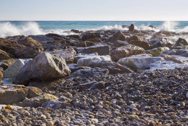 Almunecar, Endülüs, İspanya Beach'te taş