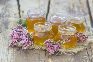 Çiçekli bitkisel bal