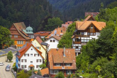 Şehrin Triberg im Schwarzwald - Almanya, Baden Wurttemberg görünümü