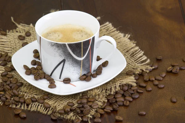 Tasse de café et grains de café — Photo