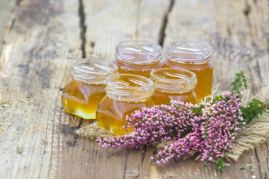 Çiçekli bitkisel bal