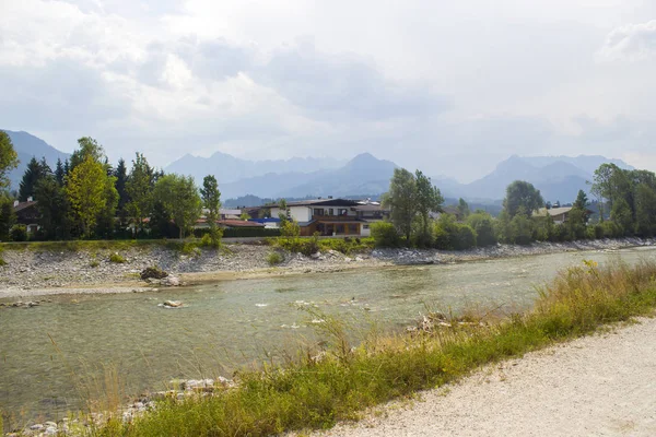 Řeka v údolí rakouských Alp — Stock fotografie