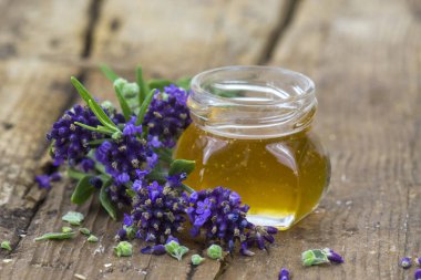 Bitkisel bal taze otlar ile