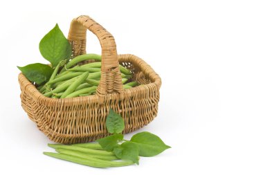 Sepette taze taze fasulye.