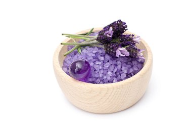 Spa gereksinimleri (banyo tuzu, yağ incileri ve lavanta çiçekleri)