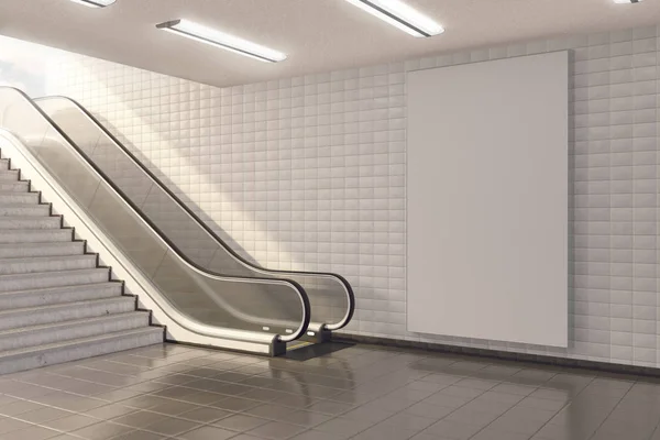 Panoda metro istasyonu yürüyen merdiven yukarı alay