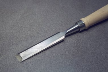 Marangoz odun kesme aleti. Taş üzerinde ahşap işleme araçları.