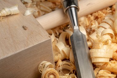 Marangoz dolabı üreticisi tezgahta el aletleri