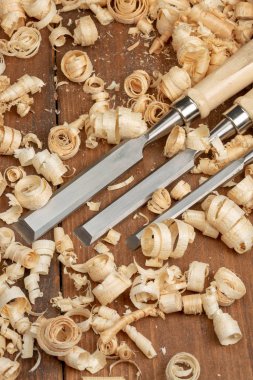 Marangoz dolabı üreticisi tezgahta el aletleri