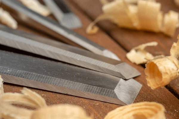 Snickarskåp tillverkare handverktyg på arbetsbänken — Stockfoto