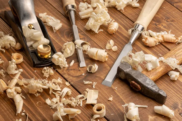 Chisel and small block plane with wood shavings — Stock Photo, Image