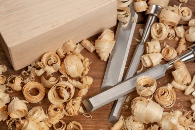 Marangoz dolabı üreticisi tezgahta el aletleri