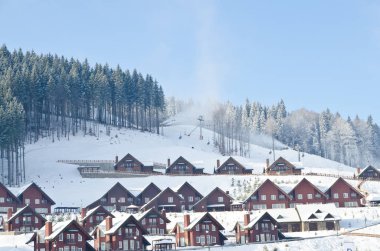 Kiralık ahşap Bukovel - Ukrayna Kayak Merkezi ev sahipliği yapmaktadır. Kış tatili.