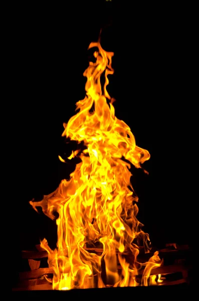 Flames lit the fire, warming his warmth in cold weather. Rules of safe breeding of fire. — Stock Photo, Image