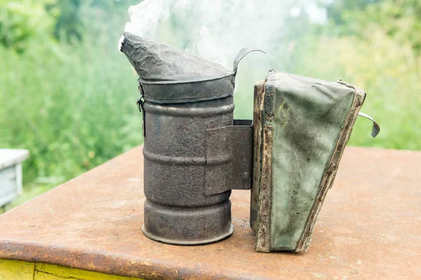 Technologie Fumigace Včel Opojný Kouř Pro Bezpečnou Produkci Medu — Stock fotografie