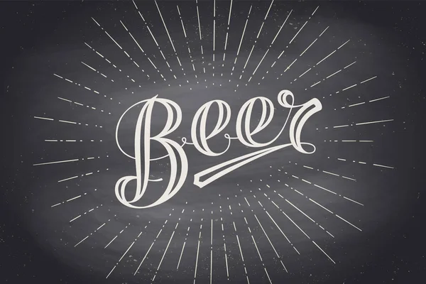 Letras desenhadas à mão Cerveja sobre fundo quadro-negro — Vetor de Stock
