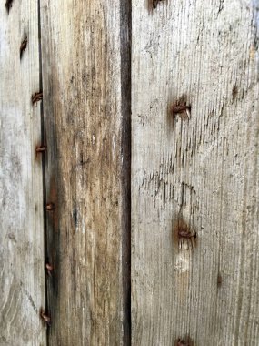 Eski ahşap ve yıpranmış plakalar 