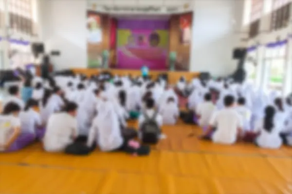 Étudiants assis dans une salle de conférence — Photo