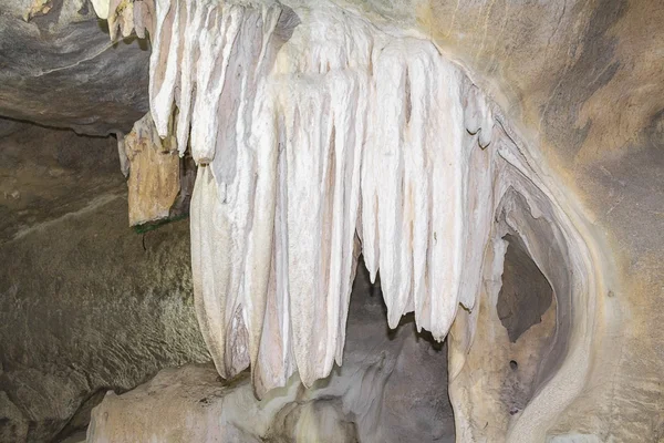 Stalactites and other geological formation inside a deep cave — Stock Photo, Image