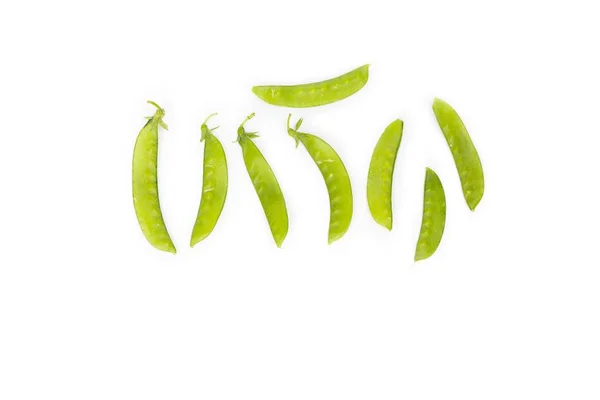 String-Bohnen frische grüne Erbsen, Zuckererbsen, grüne Erbsen auf weißem Hintergrund — Stockfoto