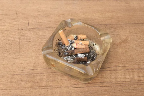 Cigarette with an ashtray on the wood table, Many filter cigaret — Stock Photo, Image