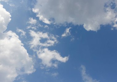 Mavi gökyüzü büyük bulut ve raincloud, sanat, doğanın güzel ve kopya alanı için metin ekleme