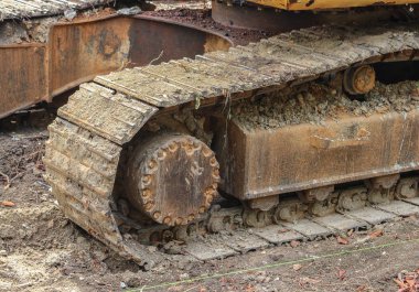 Caterpillar ekskavatör. Açık inşaat ağır çalışma