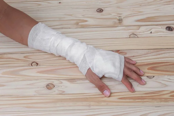 Gauze bandage the hand contusion. treating patients — Stock Photo, Image