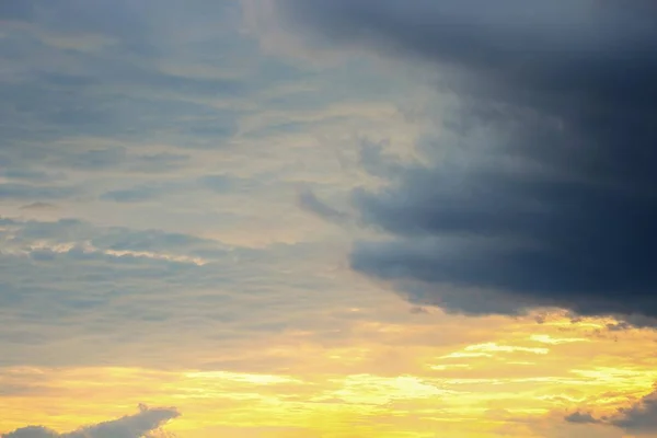 Sky και Cloud στο ηλιοβασίλεμα, όμορφη φύση — Φωτογραφία Αρχείου