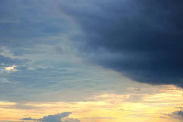 Sky και Cloud στο ηλιοβασίλεμα, όμορφη φύση — Φωτογραφία Αρχείου