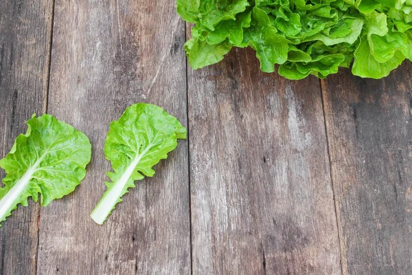 Çin lahanası organik sebze ahşap bir masa üzerinde