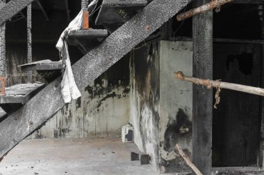 evde yangın. Detay görüntüleri yangın bir evden