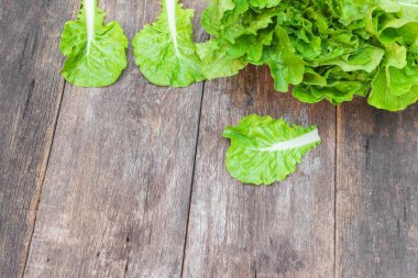 Çin lahanası organik sebze ahşap bir masa üzerinde