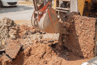 Ekskavatör kova seçici odak, buldozer işe bir delik 