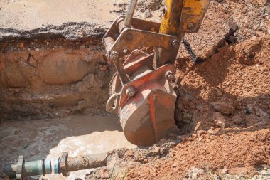Ekskavatör kova seçici odak, buldozer işe bir delik 