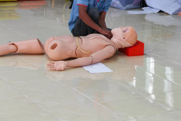 Medical dummy receiving CPR refresher training — Stock Photo, Image