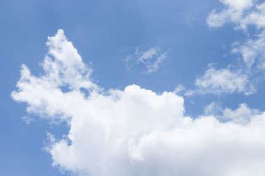 mavi gökyüzü ve büyük bulut güzel