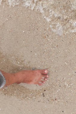 Beach tatil yaz deniz hareket üzerinde yürüme yalınayak bacak