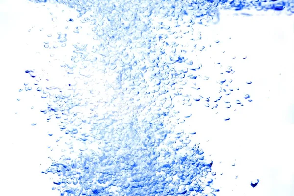 Splash Air biru dengan gelembung di latar belakang putih — Stok Foto
