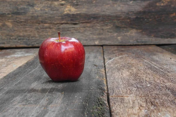 Manzana roja de cerca — Foto de Stock