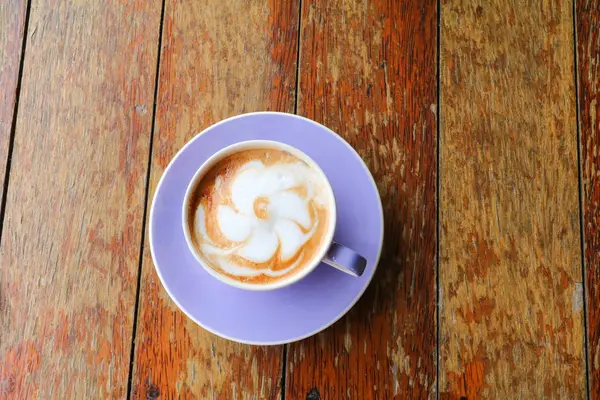 Cappuccino café sur table en bois — Photo