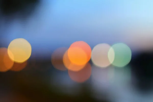 Abstracte wazig bokeh colorfu mooie volgens nacht met cop — Stockfoto