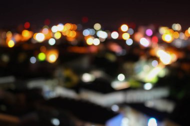 Soyut bulanık bokeh şehir kavşak gece görünümü yükseltilmiş